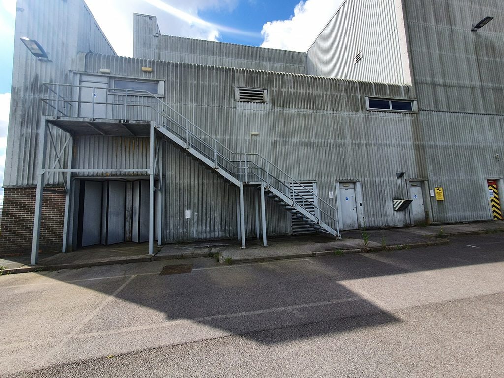 Powder coated aluminium cleaning